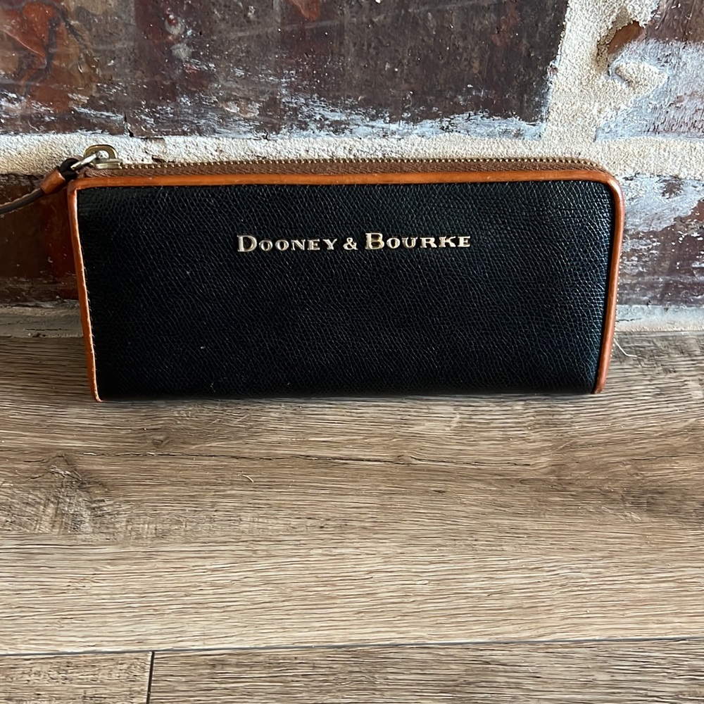 Dooney & Bourke wallet